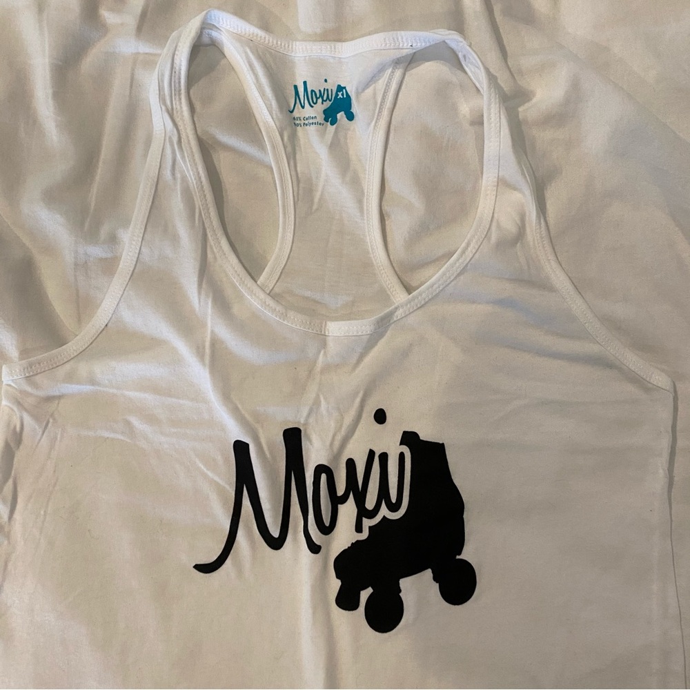 Moxi clothing bundle - Picture 14 of 14